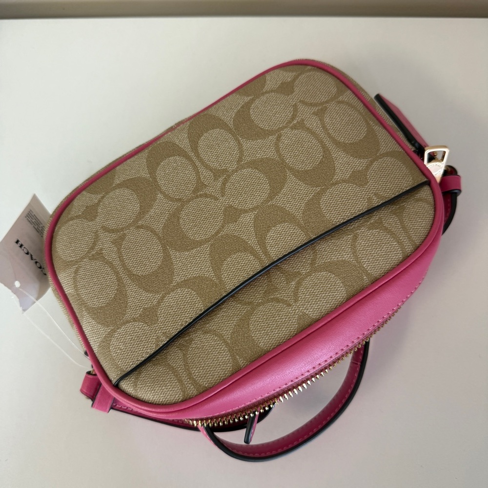 Coach C9926 camera bag - Picture 8 of 10